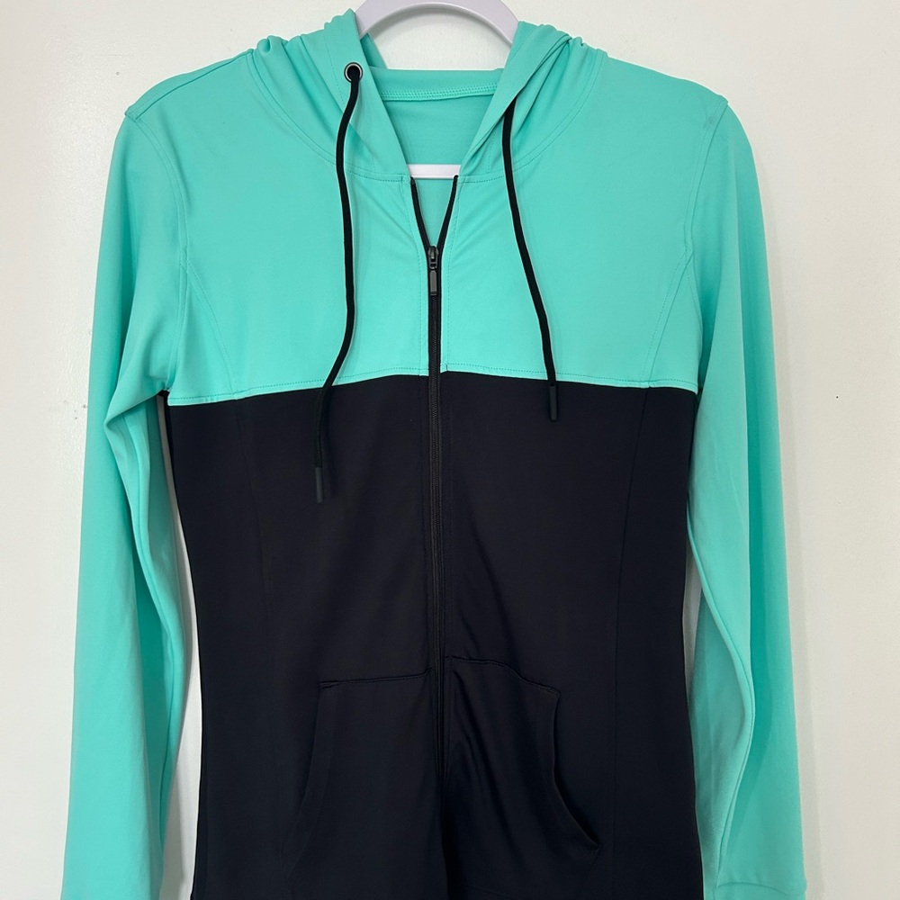Elegant V-Neck‎ Sweater in Aqua and Black